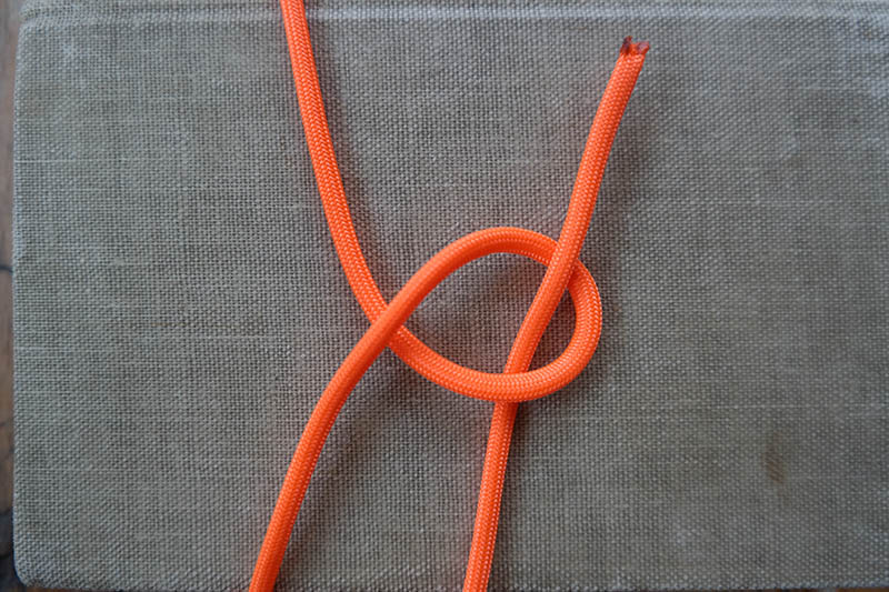 Illustration for article titled Knot Tying Process Images